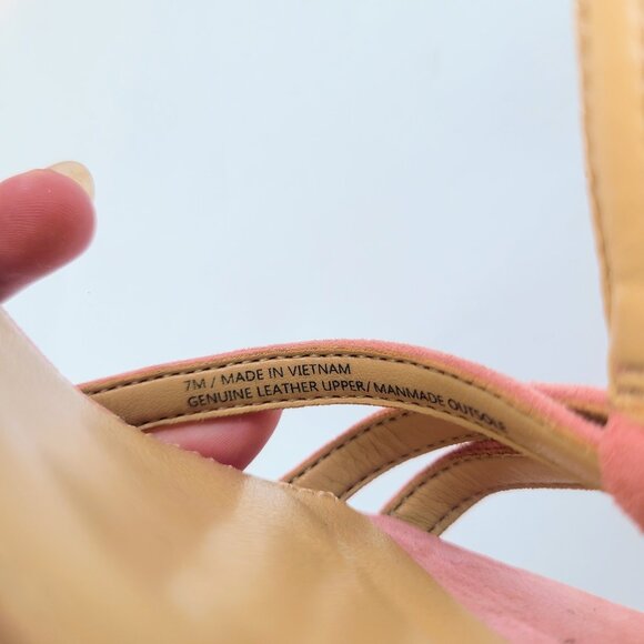 Talbots Shell Coral Pink Genuine Suede Royce T-Strap Kitten Wedge Heel Sandals 7 - Picture 9 of 10